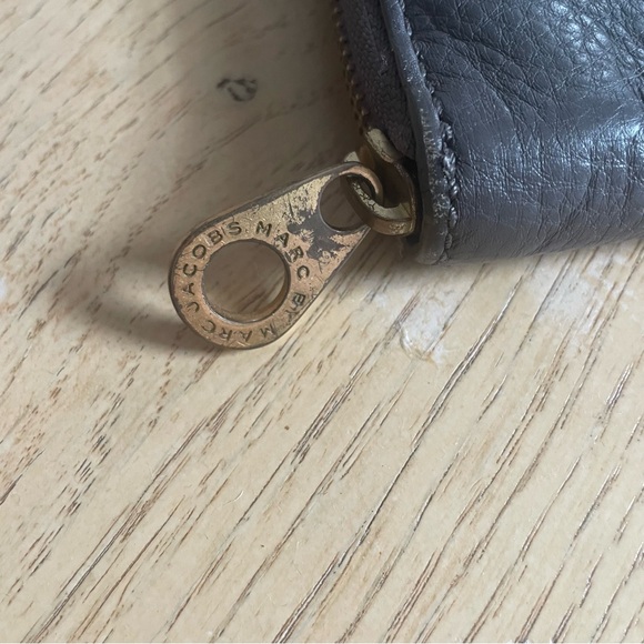 CLOSET CLEANOUT 👋 Marc by Marc Jacobs gold plated taupe wrap zipper wallet - Picture 11 of 11